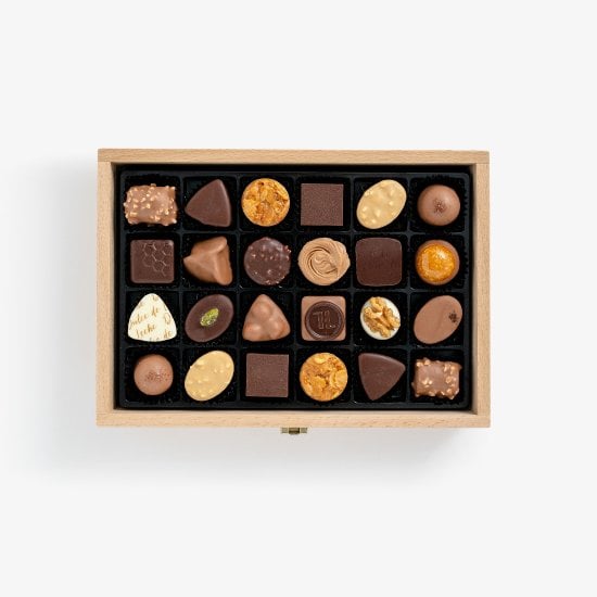 Praline Selection 48 pcs per woodbox