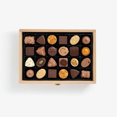Praline Selection 48 pcs per woodbox